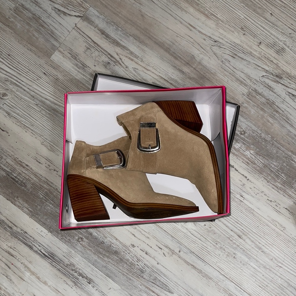 Vince Camuto Booties Gidgey